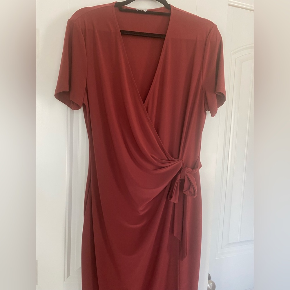 Perfect for spring! Drapery faux wrap new Anne Klein dress. Size 16, XL